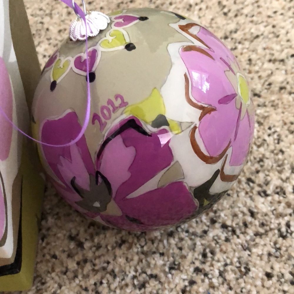 Vera Bradley 2012 Christmas ball with original box. Very good condition.